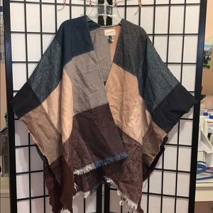 UNIVERSAL THREAD PATTERNED SHAWL